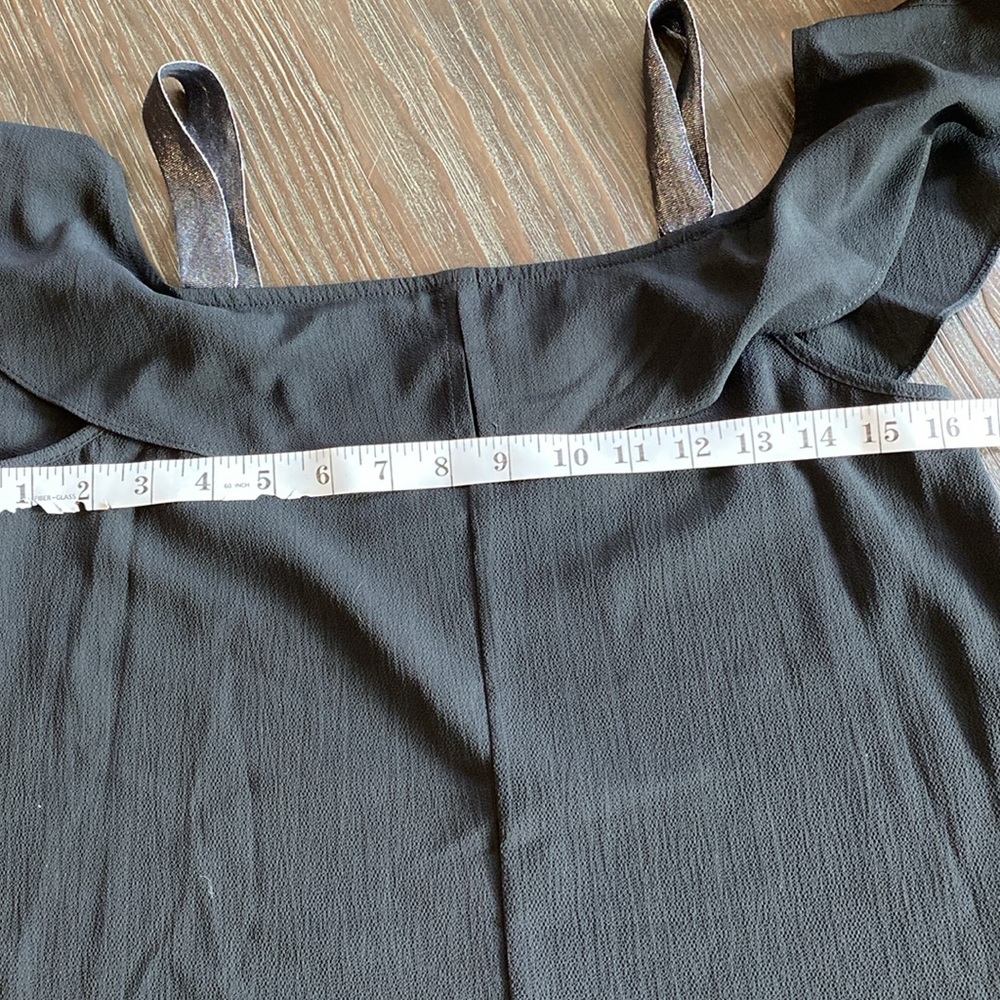 Joe Fresh ladies cold shoulder blouse in black. Size extra small. - Picture 5 of 6